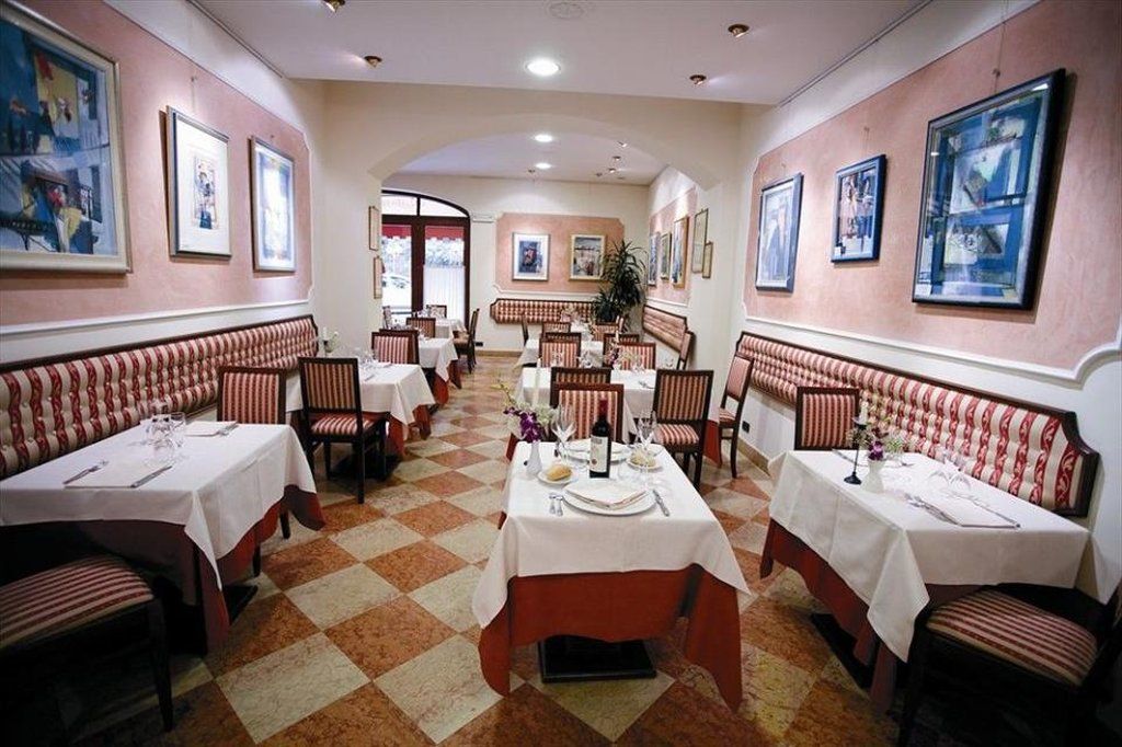 Alla Rocca Hotel Conference & Restaurant Bazzano Restaurant foto