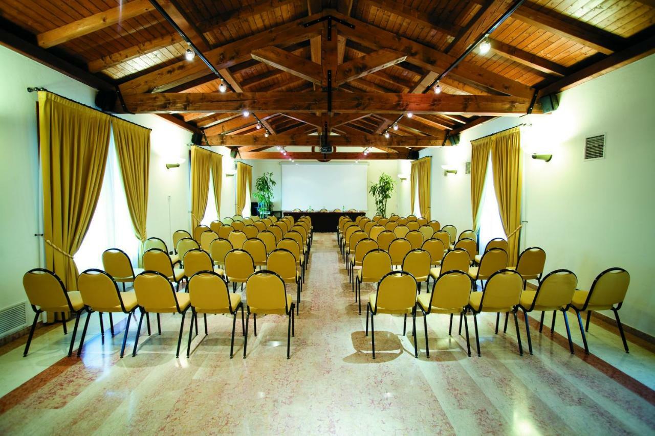 Alla Rocca Hotel Conference & Restaurant Bazzano Buitenkant foto